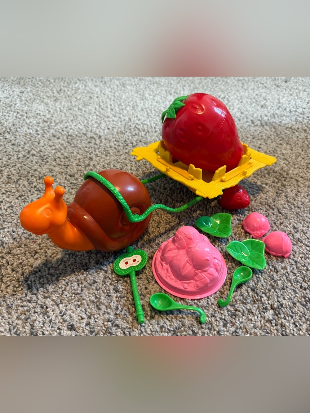Vintage 80’s Strawberry Shortcake Vintage Kenner Snail Cart Playset 1981 Toys VT